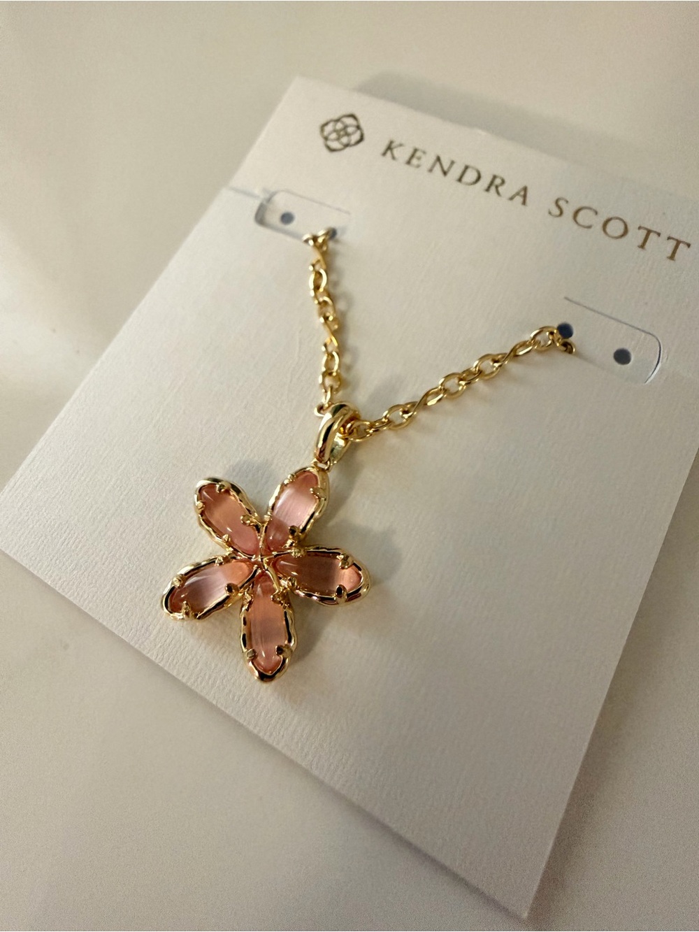 NWT Kendra Scott Kyla Flower Pendant in Pink Cats Eye Glass and Gold